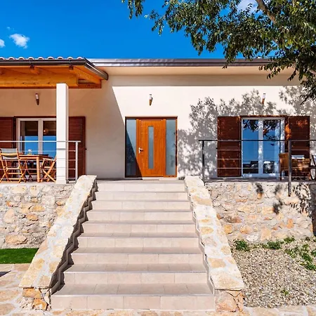 Mara Holiday home *