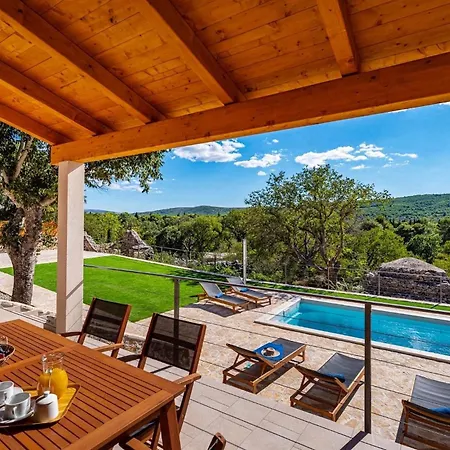 Mara Holiday home *